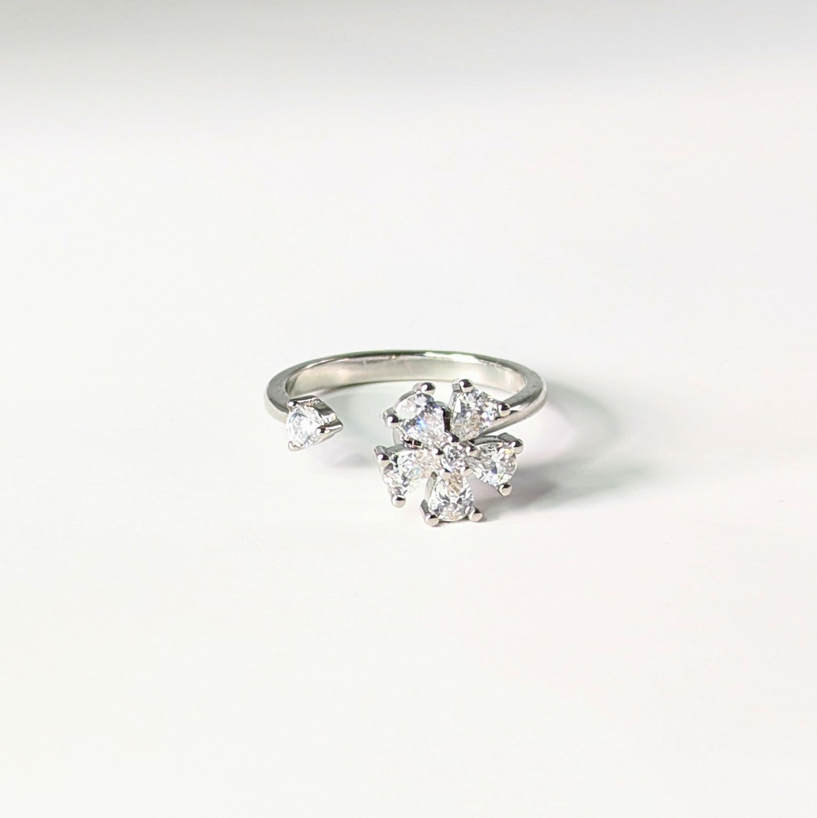 Adjustable Spinning Flower Ring